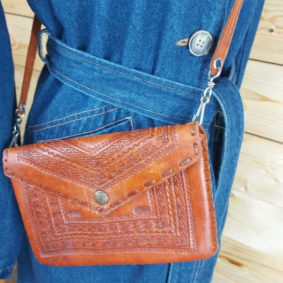 Handmade genuine leather tooled small crossbody crafted purse - Picture 2 of 8